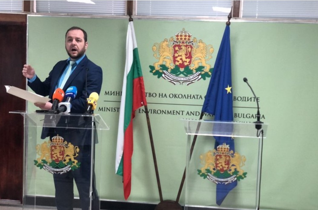 Вицепремиерът по климатични политики и министър на околната среда и